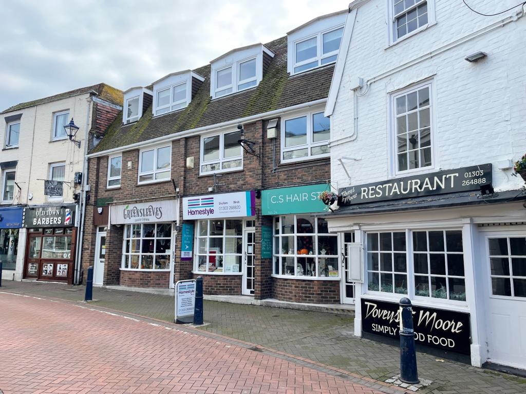 Lot: 35 - FREEHOLD HIGH STREET RESTAURANT PREMISES WITH ACCOMMODATION -